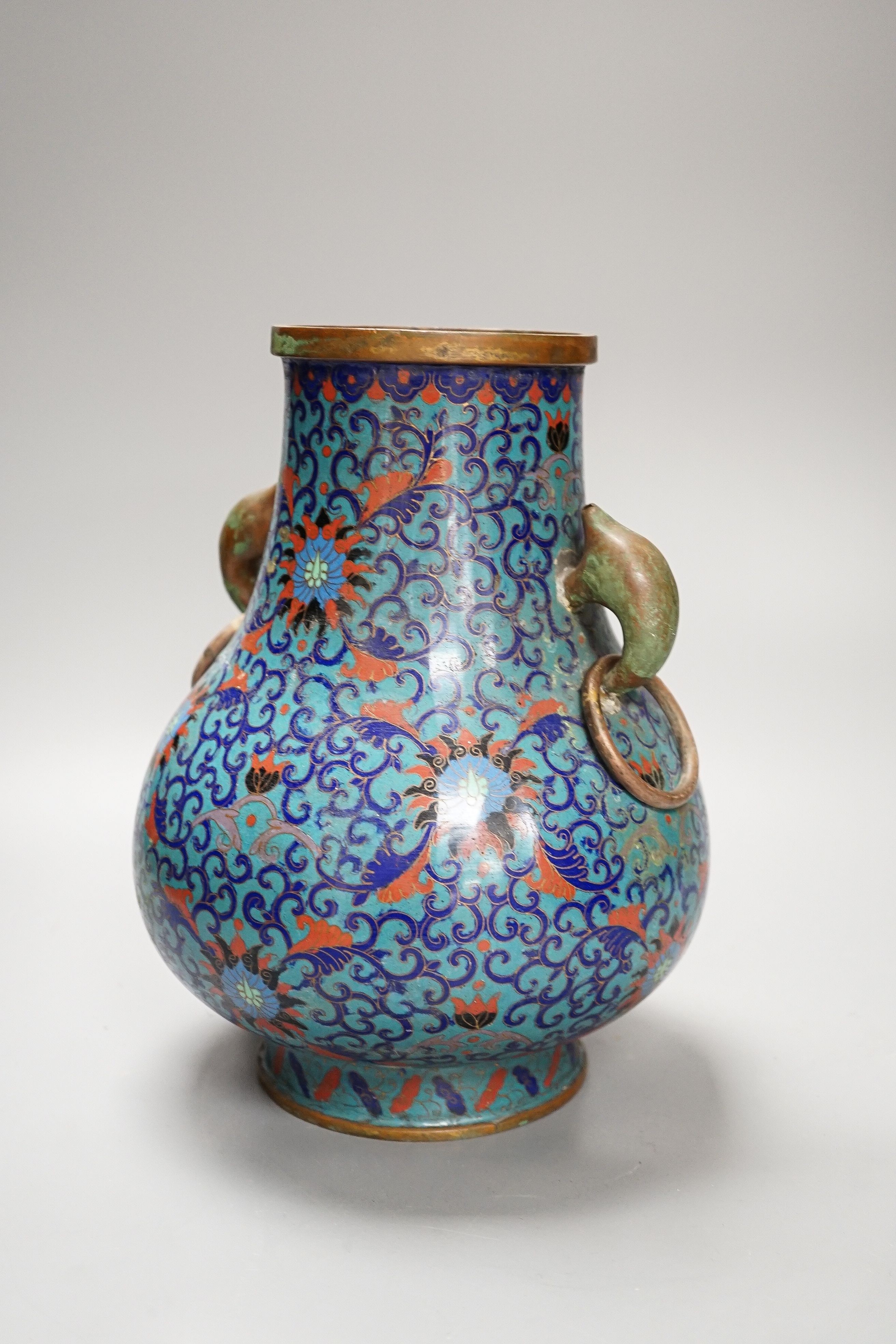 A Chinese cloisonné enamel two handled vase, late Qing dynasty, height 26cm, engraved four character mark to base